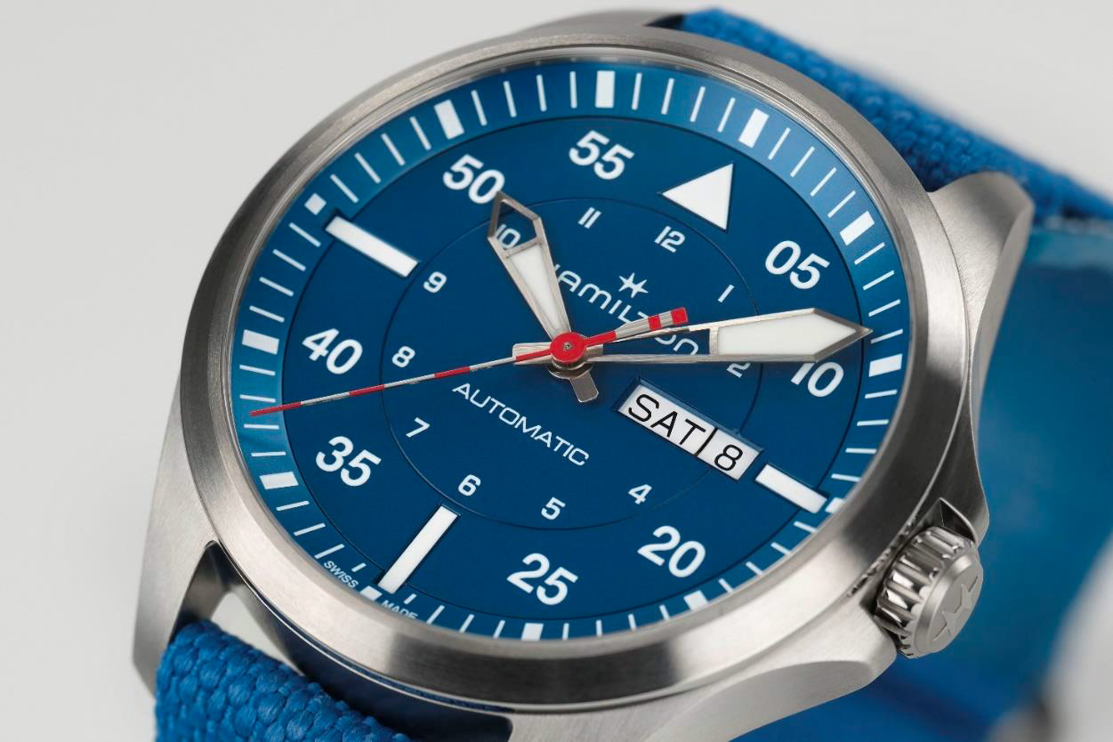 スイス製時計の精度を腕元にも空にも！ 山岳航空救助隊とのパートナーシップによる 「カーキ パイロット エアーグラシエ スペシャルエディション」発売