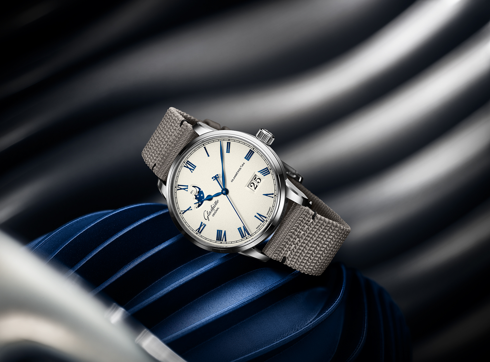 Senator Excellence Panorama Date Moon Phase